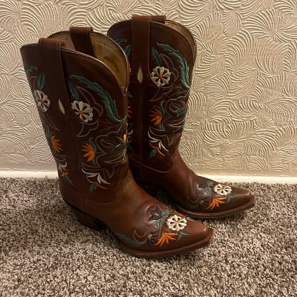 Tony Lama Brown Leather Western Floral Embroidered Heeled Boots - Picture 3 of 3